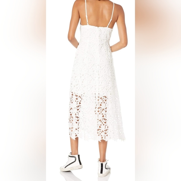 ASTR the label, size S, white lace dress, lined. Very Stylish and Versatile. - Picture 9 of 9
